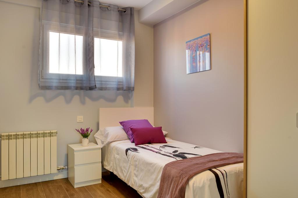 Apartamentos San Lazaro Zaragoza Pokoj fotografie
